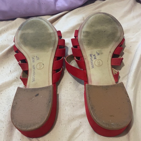 Red low heeled sandals - Picture 3 of 4